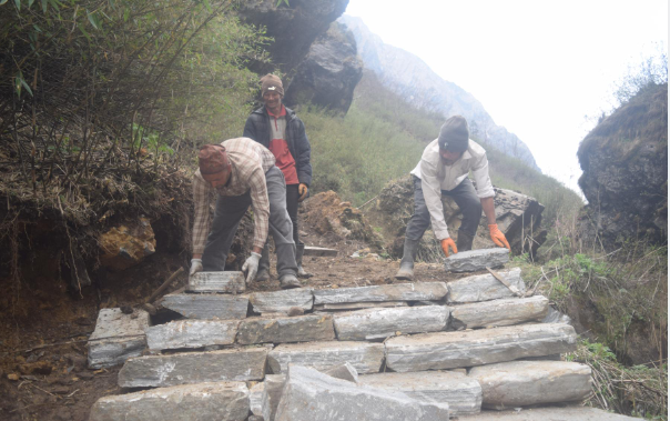 Progress in Dhaulagiri Icefall Trail Construction Amid Challenges
