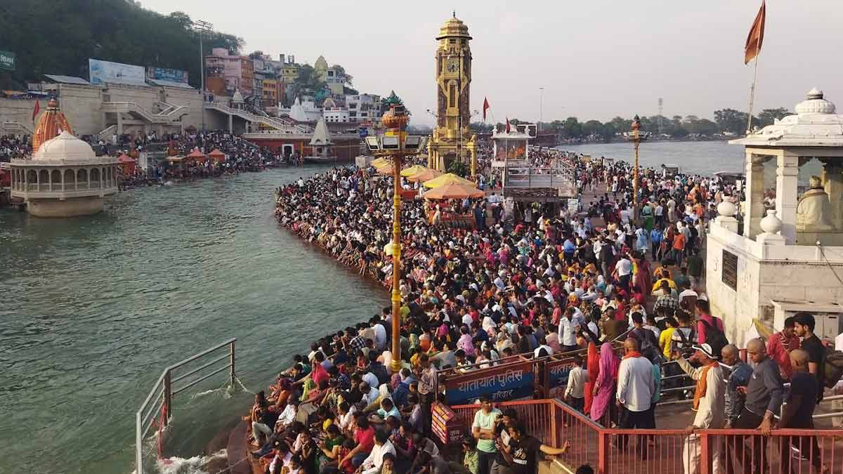 Over 100,000 Indian Devotees Flock to Behdaba Temple for Ganga Dussehra Festival
