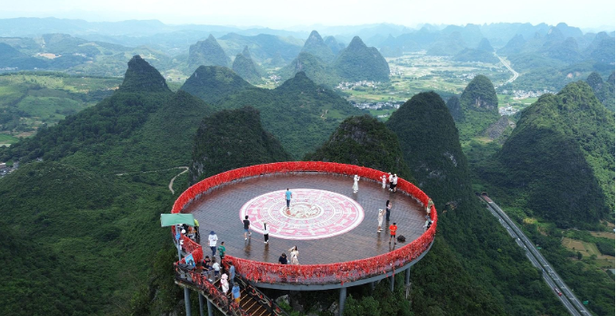 Surge in Tourists Enjoying Scenic Mountain Views in Yangshuo County, China