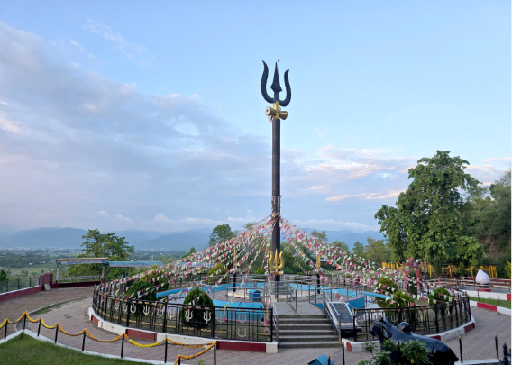 World’s Largest Trident Installed at Pandeshwar Mahadev Temple, Dharapani