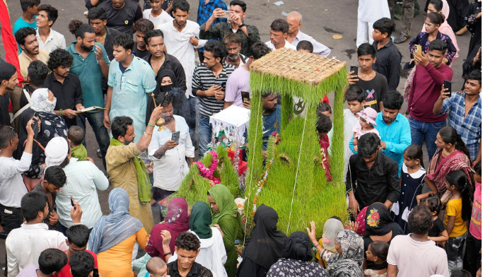 Shiite Muslims Commemorate Muharram with Religious Procession in Lucknow