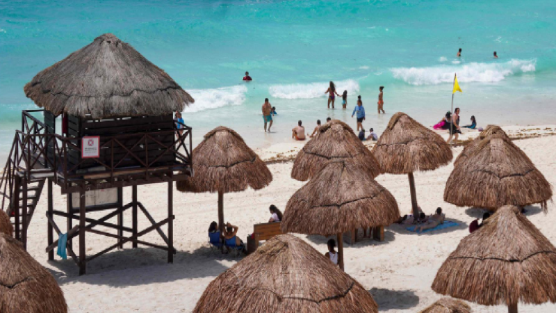 Tourists Brace as Hurricane Beryl Approaches Cancun, Mexico