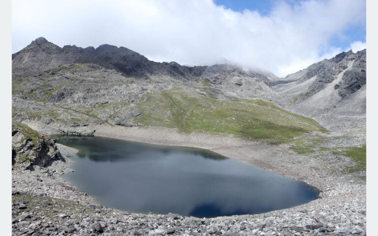 Decline in Water Levels at Rakse Lake in Putal Northganga: A Growing Concern for Tourism