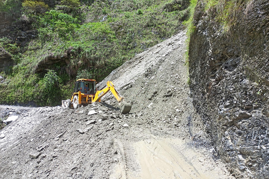 West Myagdi Road Blocked Due to Continuous Rainfall: Impact on Tourism and Daily Commuters