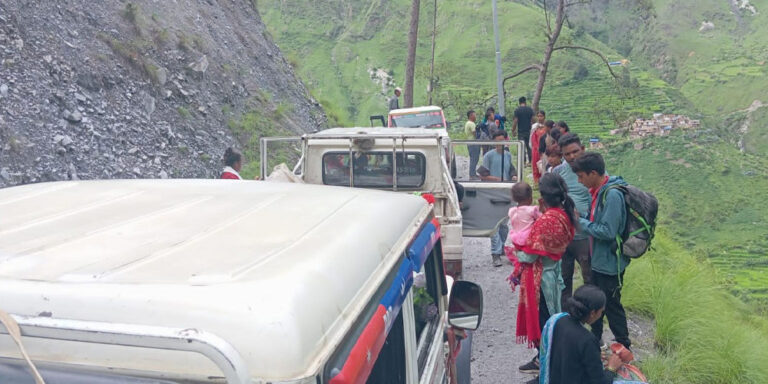 Landslide Disrupts Gamgadhi-Tarapani-Sorukot Road, Impacting Tourism and Local Economy