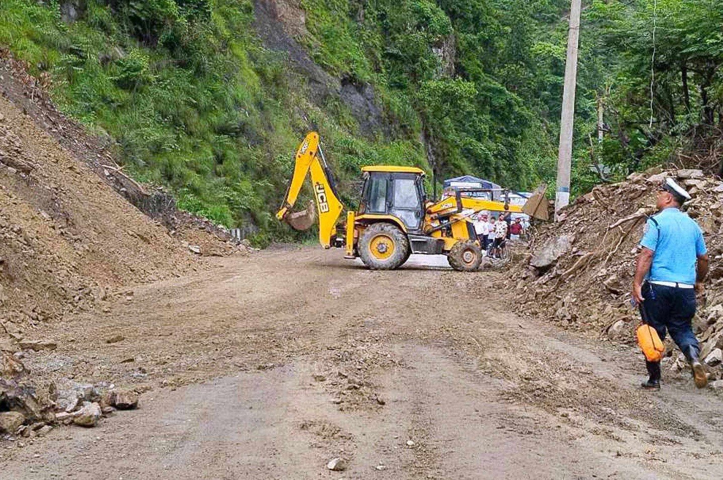 Landslide Obstructs Kanti Lokpath Road Connecting Hetauda and Kathmandu, Impacting Tourism