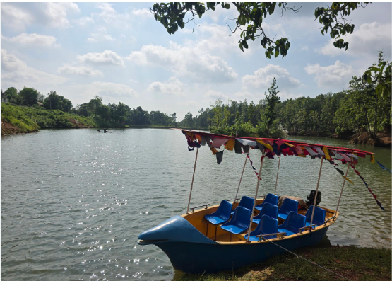 Local Entrepreneur Boosts Income through Motorboat Operations at Gangate Tal
