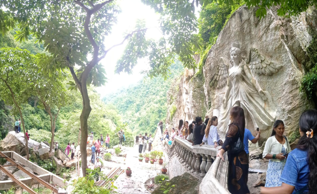 Ainapahara Waterfall in Tanahun Attracting Domestic Tourists