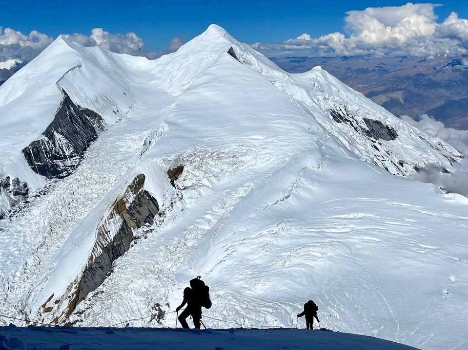 Russian Team Completes Preparations on Dhaulagiri, Awaits Summit Push
