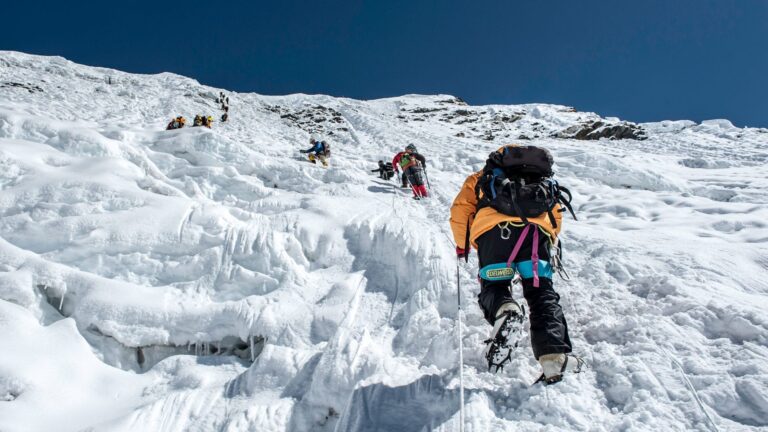 Nepal Increases Insurance Coverage for Mountaineering Workers