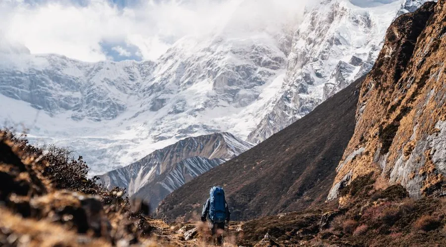 One Nepali Guide Dies After Head Injury During Manaslu Trek