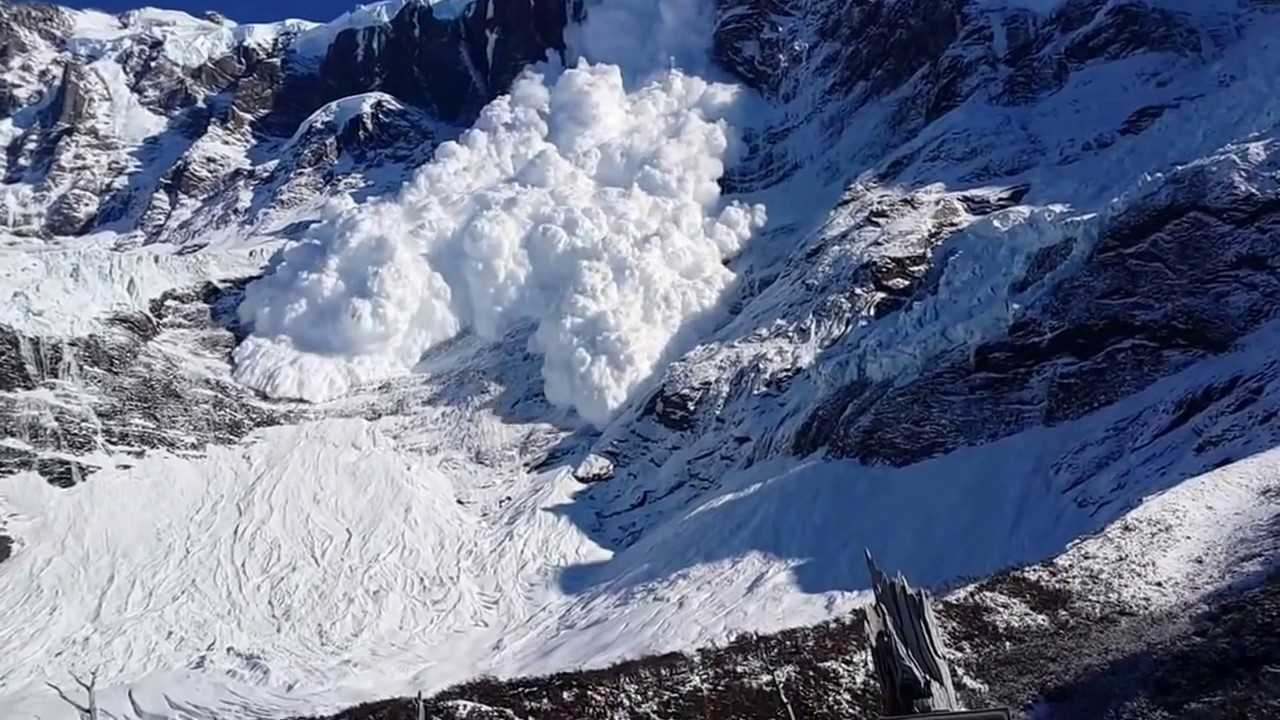 Climbers Vanish in Annapurna Avalanche: Desperate Search and Rescue Mission Launched