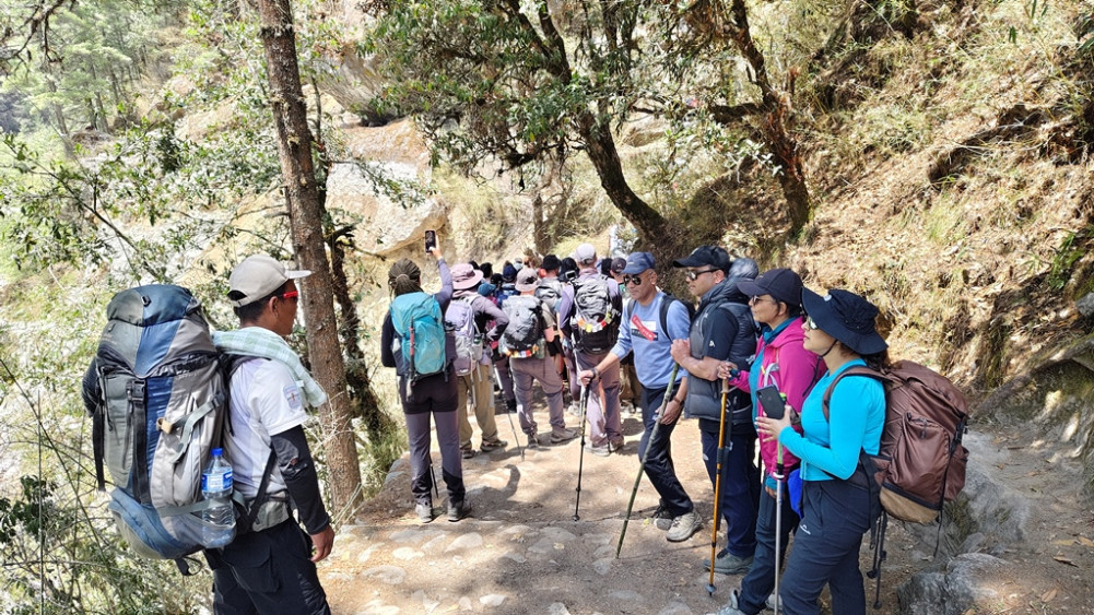 Tourists Flock to Everest Region Amid Hotel Booking Frenzy
