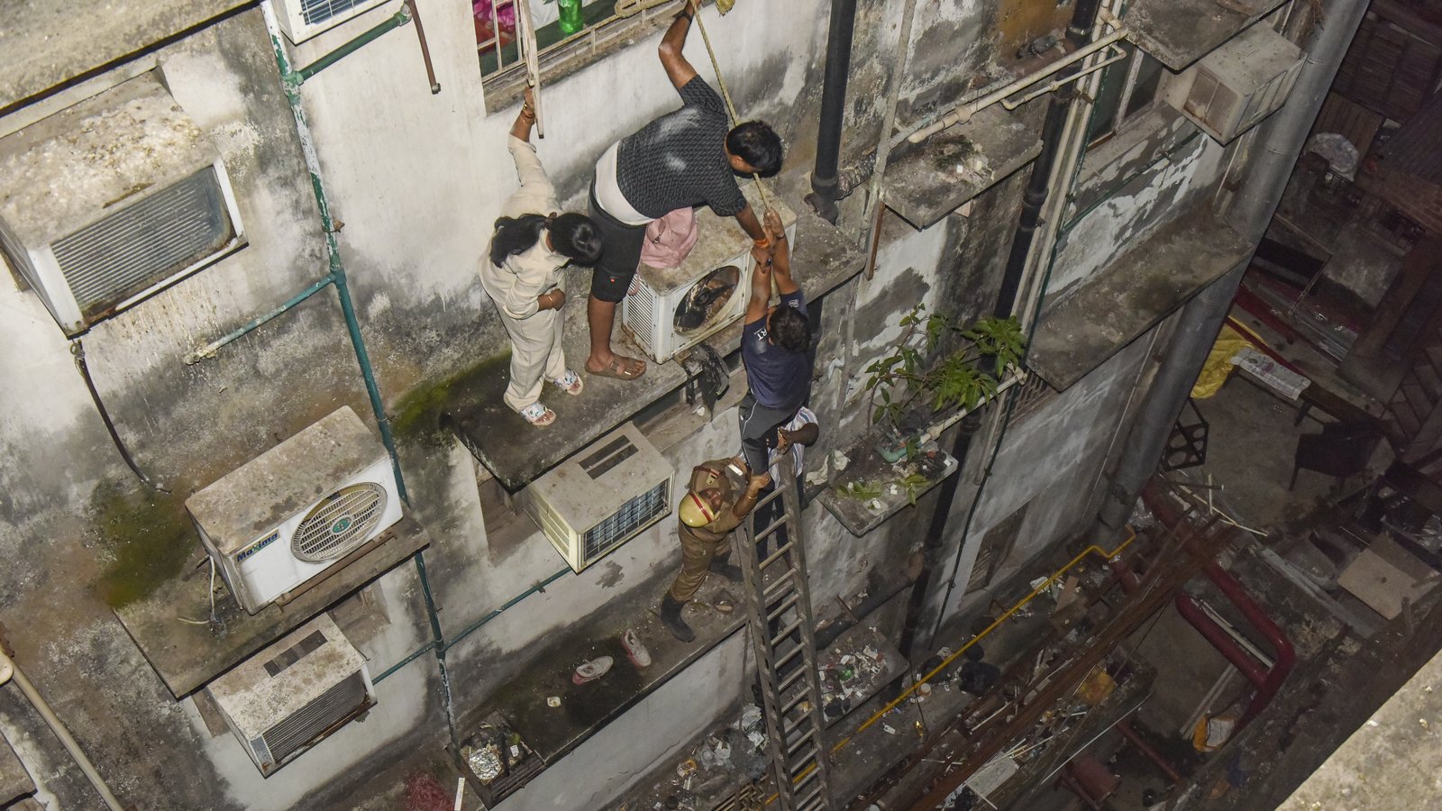 Fire at Kolkata Hotel Claims 14 Lives, 13 Injured in Late-Night Tragedy