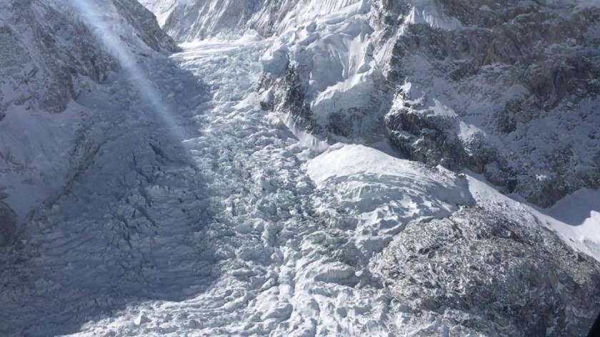 Massive Avalanche Hits Everest Region, Climbing Temporarily Suspended