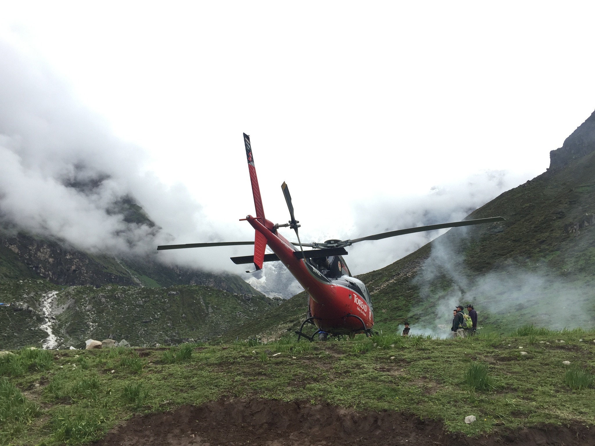 Khumbu Municipality Bans Unregulated Commercial Helicopter Flights To Protect Environment And Tourism