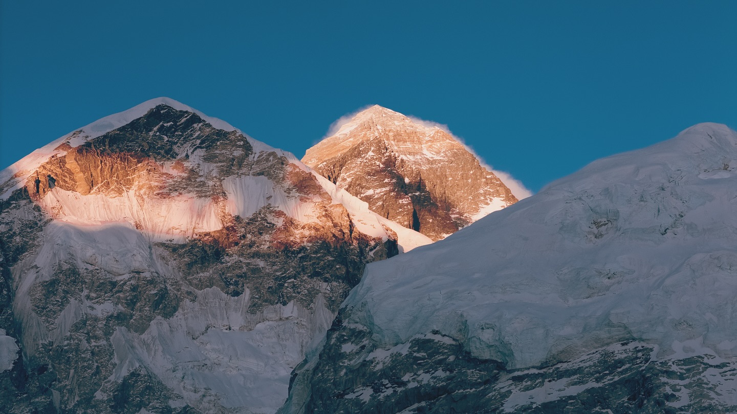 Alpomania’s Unstoppable Expedition: Triumph on Mount Everest in Spring 2025