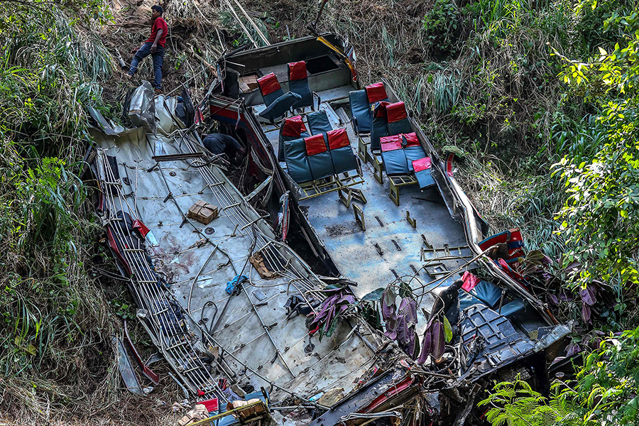 Sri Lanka Bus Tragedy Claims 21 Lives, Dozens Injured in Pilgrimage Accident