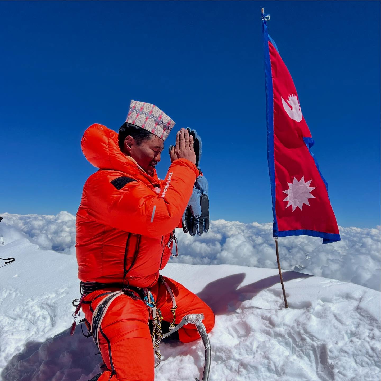 Lakpa Sherpa Reaches Summit of Mount Dhaulagiri While Leading Rope-Fixing Team