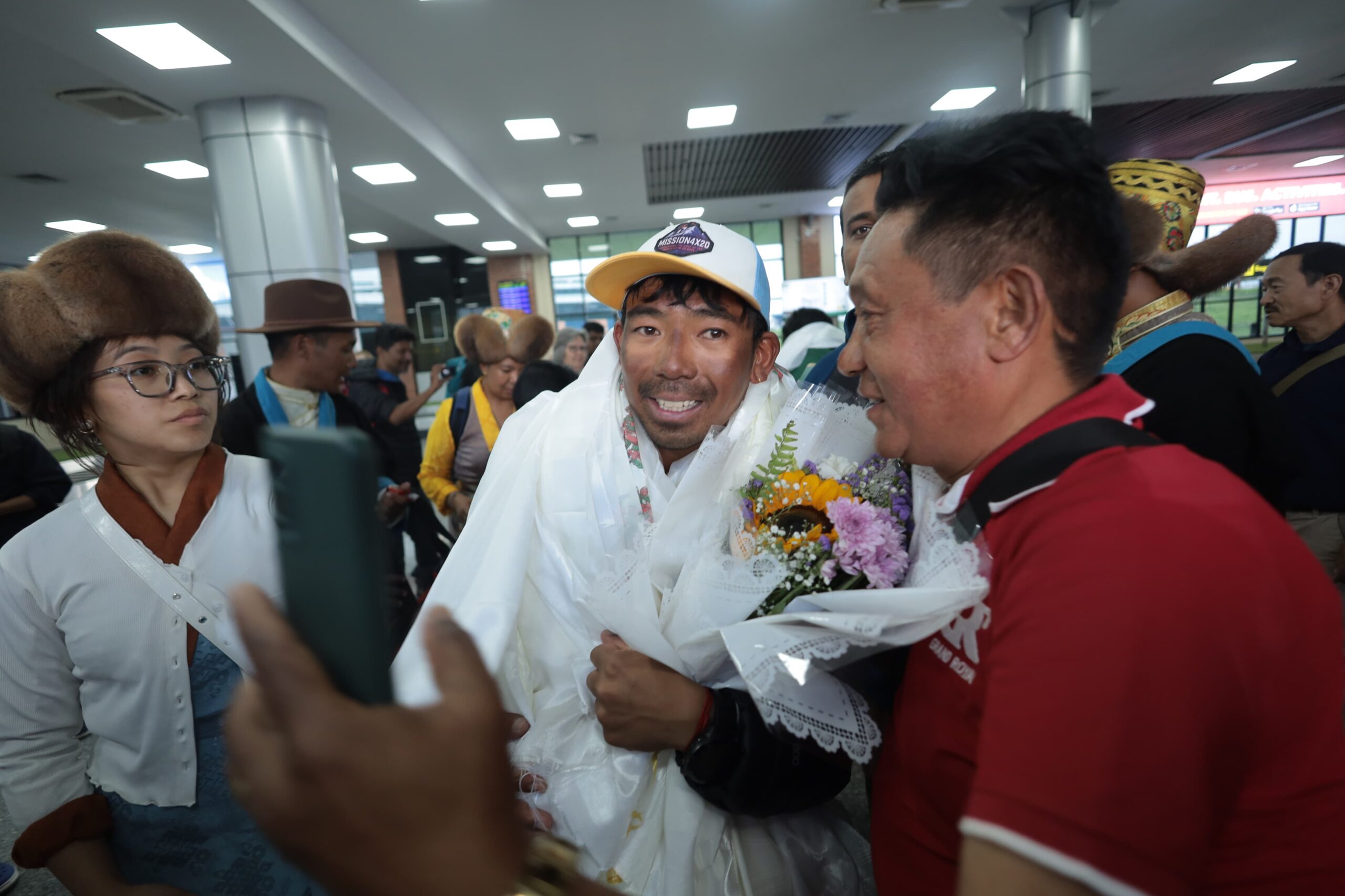 Tashi Gyalzen Sherpa’s Daring Everest Record: 4 Summits in 15 Days