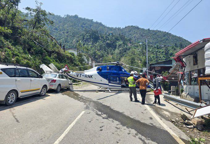 Helicopter Heading to Kedarnath Makes Emergency Landing on Road in Rudraprayag, Pilot Injured
