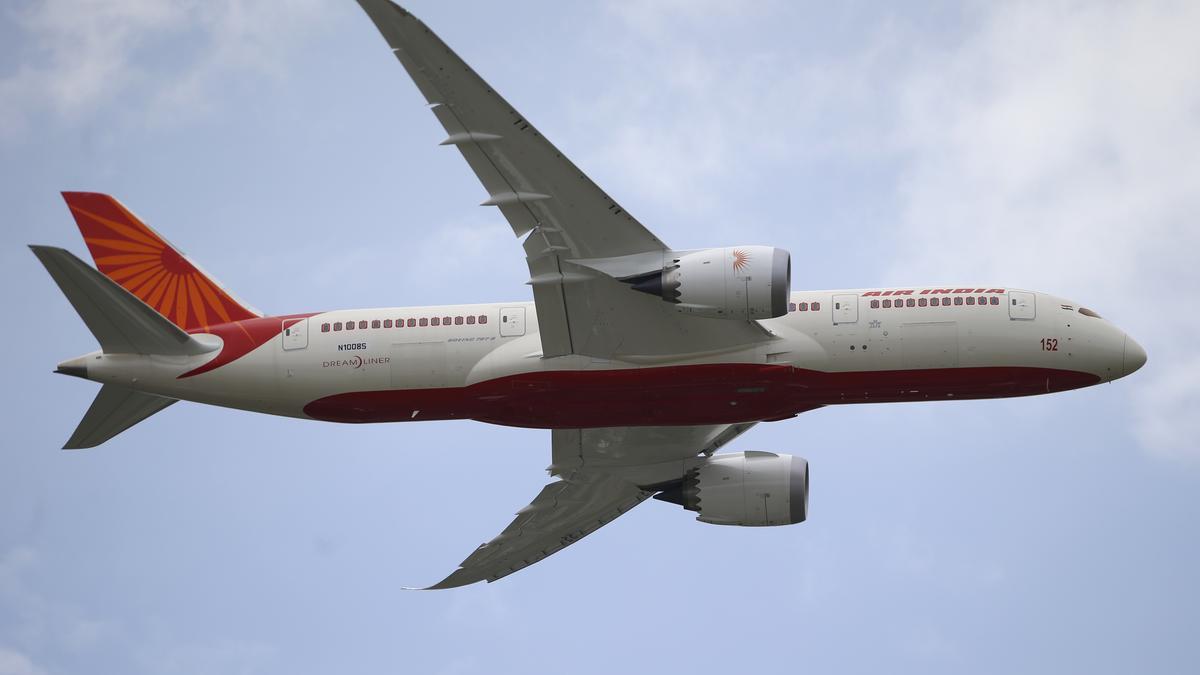 Air India Flight from San Francisco to Mumbai Faces Technical Glitch in Kolkata, Passengers Deplaned for Safety