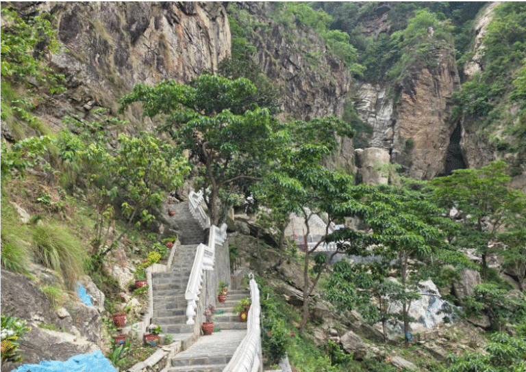 Ainapahara Cliff in Tanahun Emerging as a Thriving Tourist Attraction
