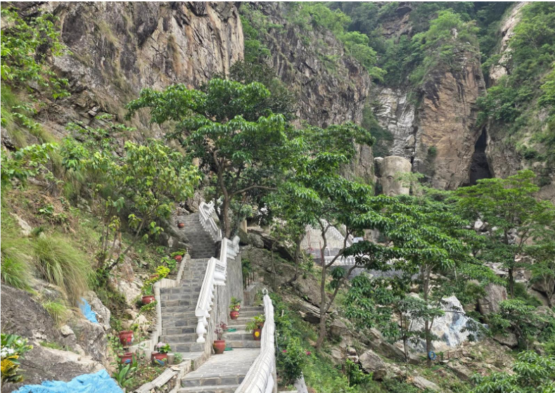 Ainapahara Cliff in Tanahun Emerging as a Thriving Tourist Attraction