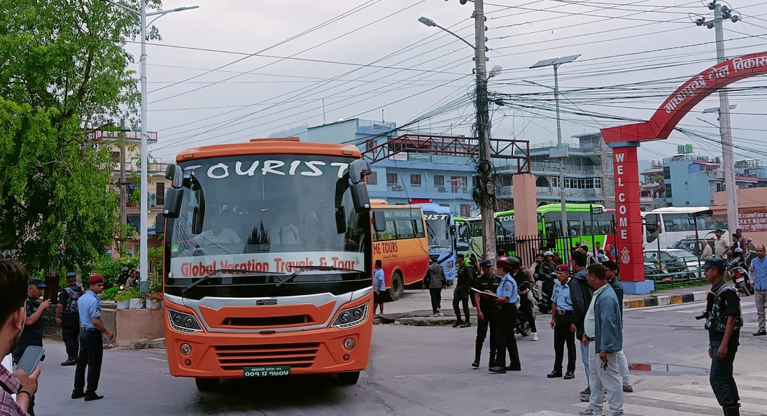 Tourist Buses Escorted Safely Amid Transport Strike