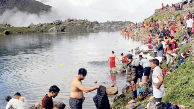 Gosaikunda Welcomes Devotees with Free Hot Water on Janai Purnima
