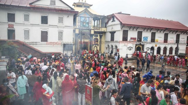 Faith and Fervor Unite: Early Morning Devotees Gather at Pashupatinath for Shrawan’s Final Monday