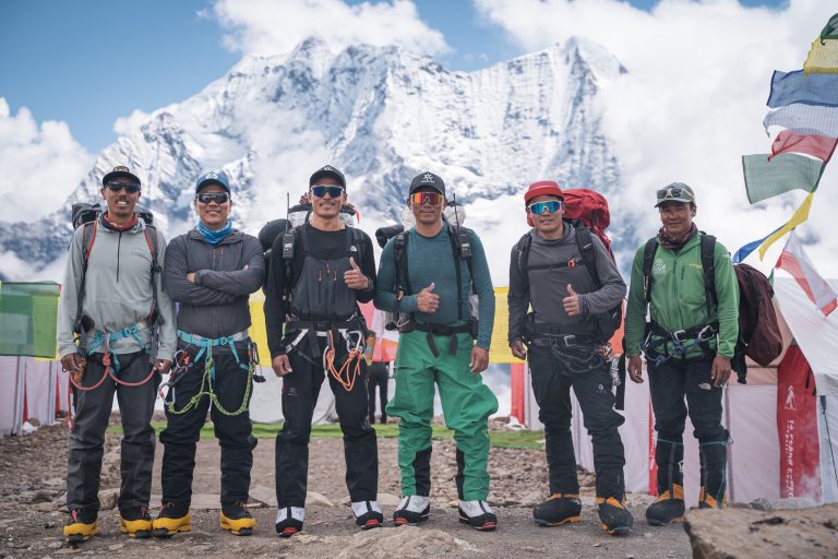 14 Peaks Expedition Reaches Summit of Mt. Manaslu