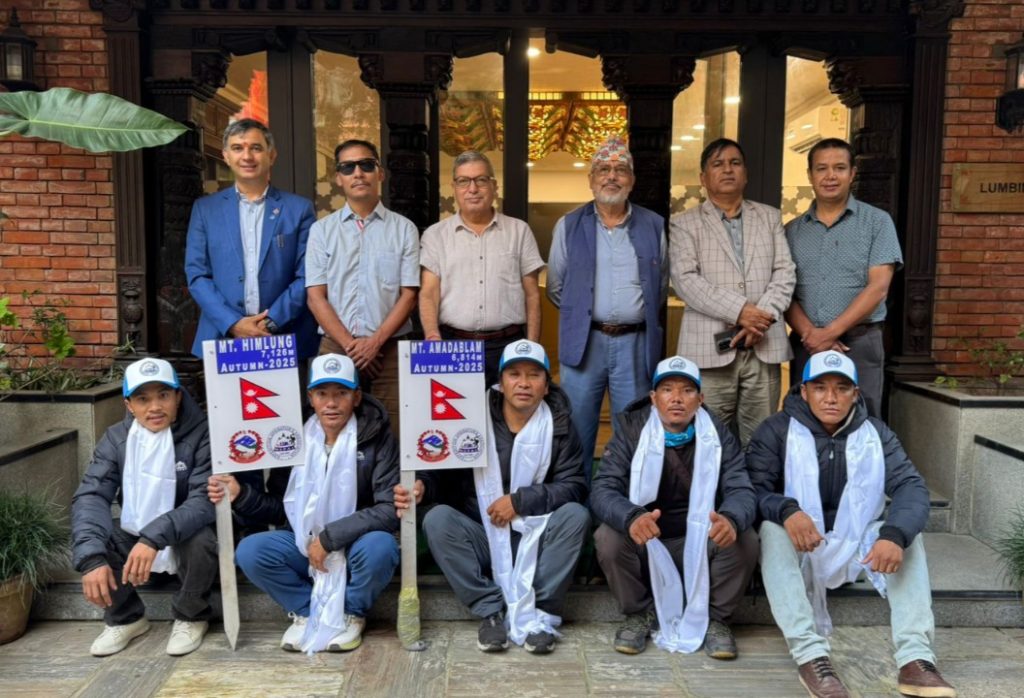 Expedition Teams Set Out to Unlock Ama Dablam and Himlung Summits