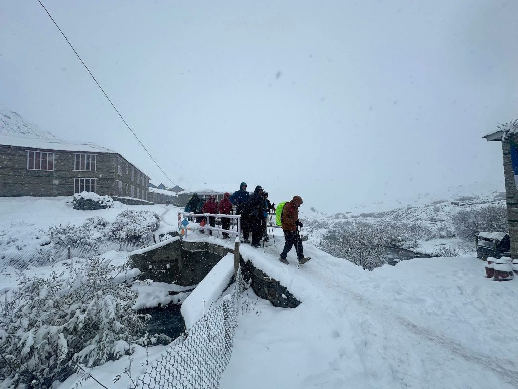 Manang Snowfall Crisis: Joint Security Forces Heroically Rescue Over 750 Stranded Trekkers