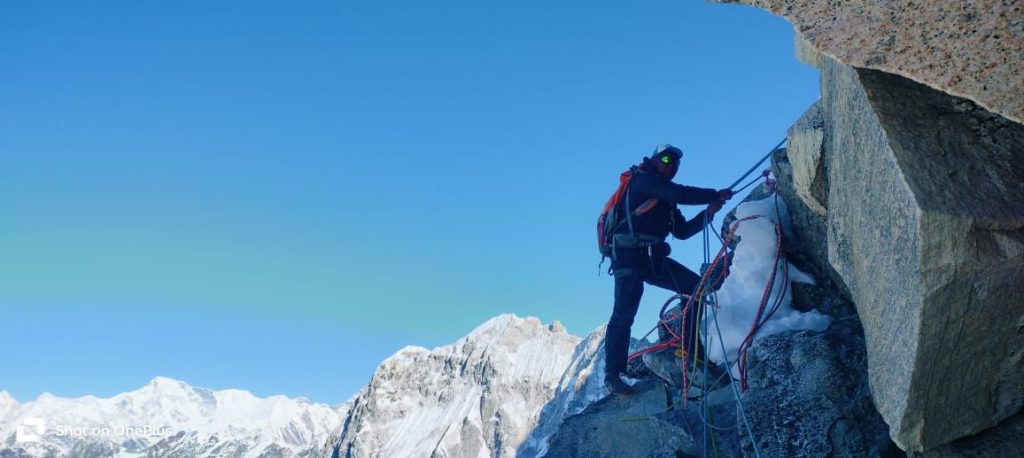 EOA Nepal Conducts Major Cleanup and Safety Upgrade on Ama Dablam