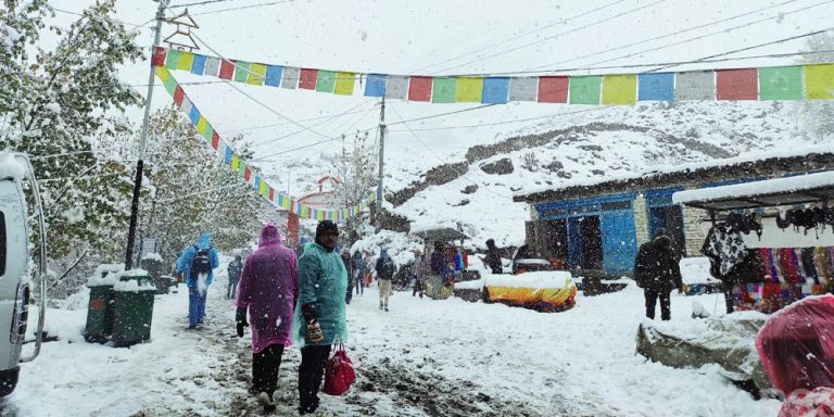 Heavy Snowfall in Mustang Blocks Key Roads; Authorities Advise Caution