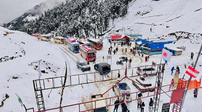 Over 220 Stranded Passengers Rescued After Heavy Snowfall Blocks Mid-Hill Highway