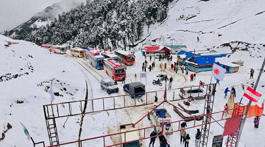Over 220 Stranded Passengers Rescued After Heavy Snowfall Blocks Mid-Hill Highway