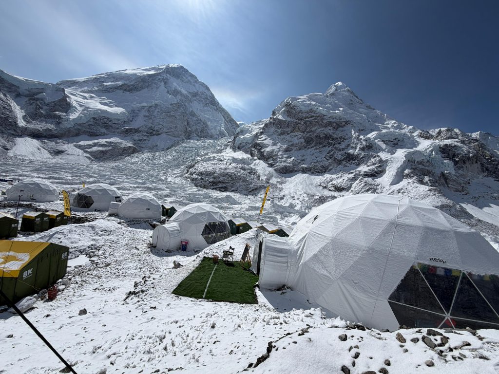 Unstable Serac Halts Everest Route Fixing, Climbers Urged to Wait for Safer Conditions