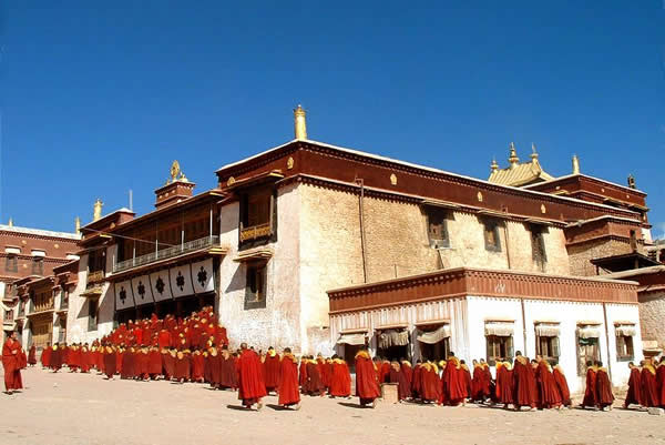 Jampa Monastery
Two Ancient Chortens