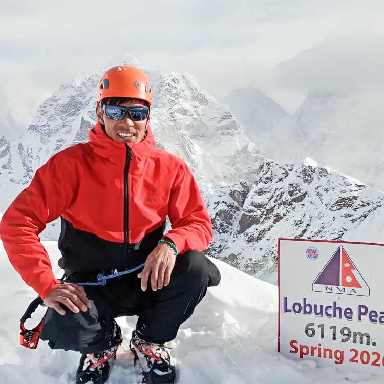 Lobuche East Peak