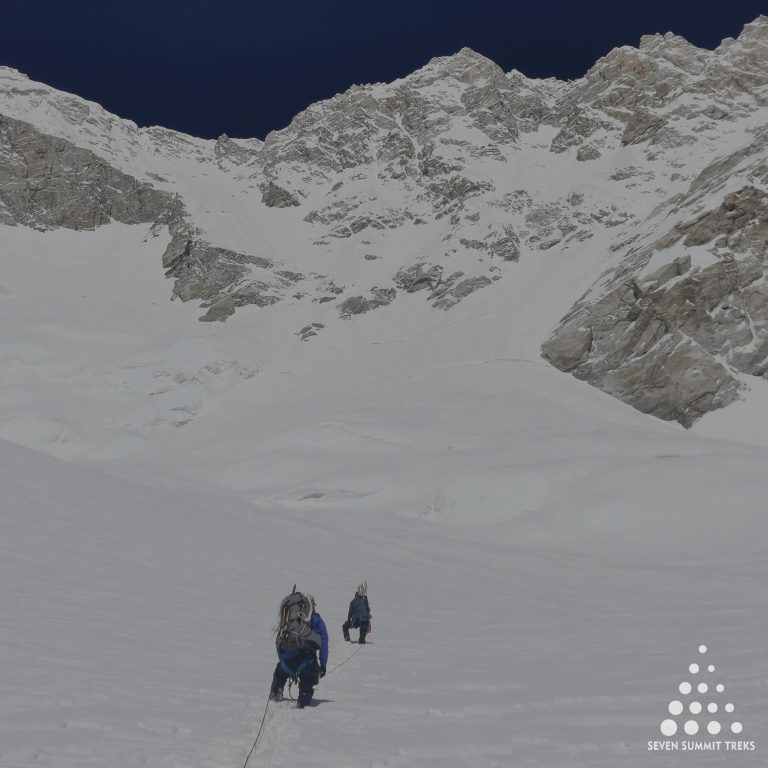 High Winds Halt Kanchenjunga Summit Push as Rope-Fixing Team Retreats Safely