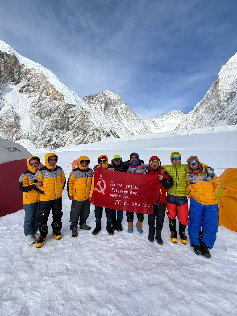 Russian 7 Summits Club Marks Victory Day at Mt Everest Summit