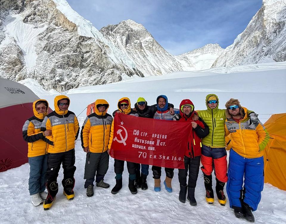 Russian 7 Summits Club Marks Victory Day at Mt Everest Summit