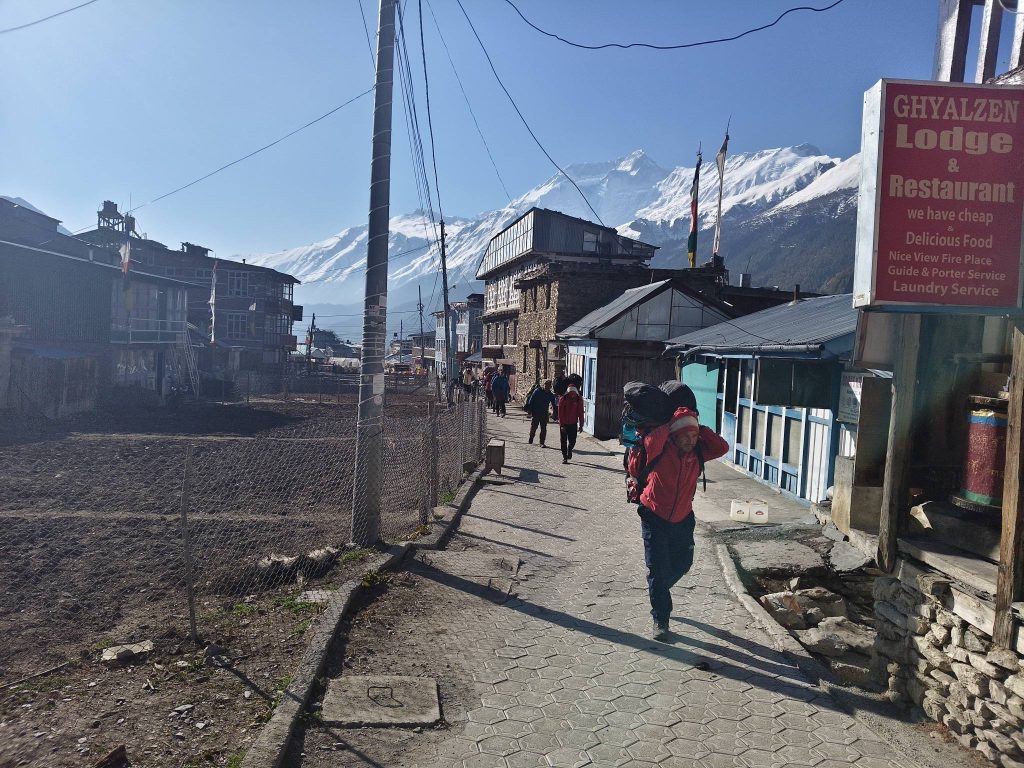 Manang
Tourists