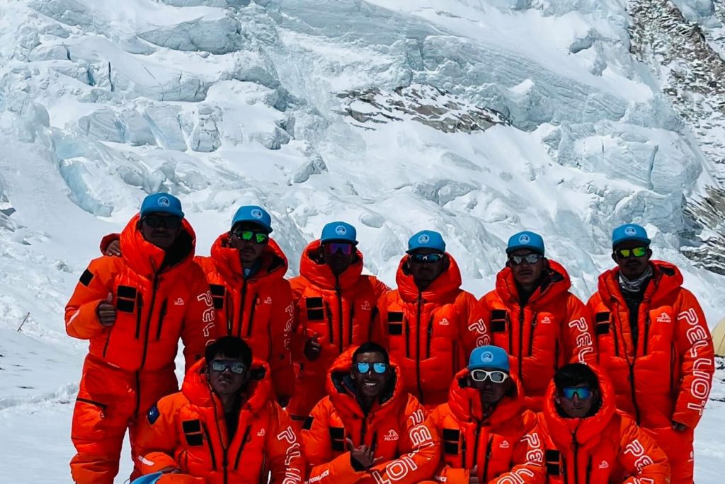 EOAN Team Opens Lhotse Summit Route
