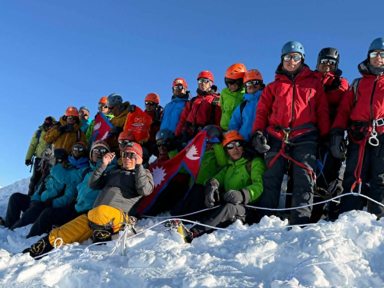 Armed Police Force Team Successfully Summits Chulu Far East Peak