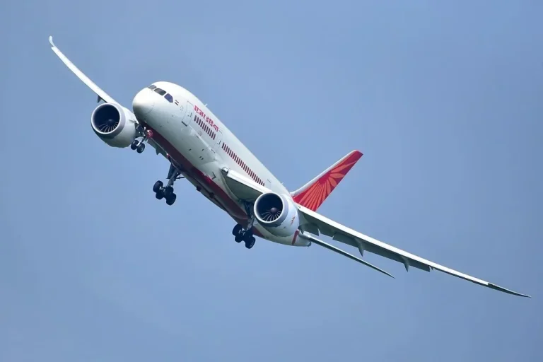 Series of Boeing 787 Dreamliner Incidents Raise Fresh Safety Concerns
