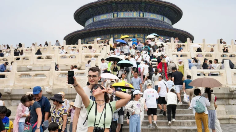 China’s Travel and Tourism Sector Witnesses Strong Growth, Poised for Global Leadership