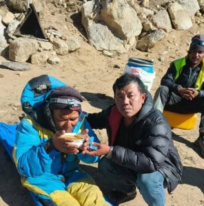 Missing Sherpa Guide Dawa Sherpa Rescued Alive on Mount Everest